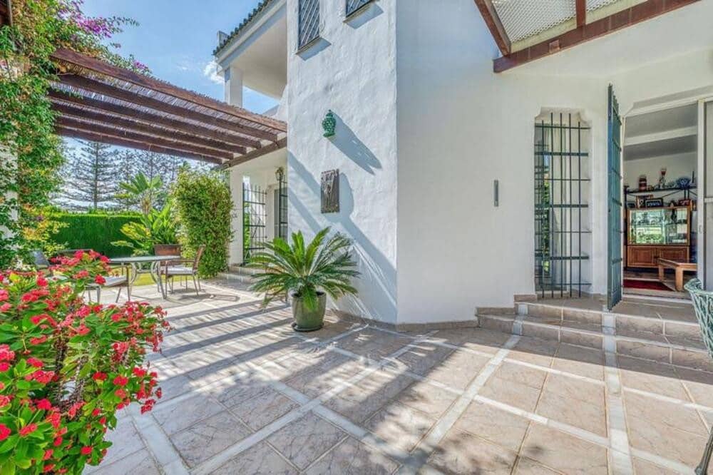 4 soveværelse Villa til salg i Marbella med swimmingpool garage - € 1.950.000 (Ref: 9824590)