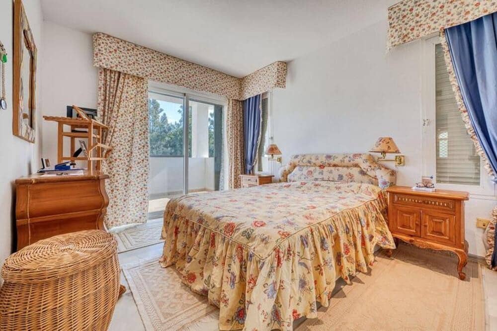 4 soveværelse Villa til salg i Marbella med swimmingpool garage - € 1.950.000 (Ref: 9824590)