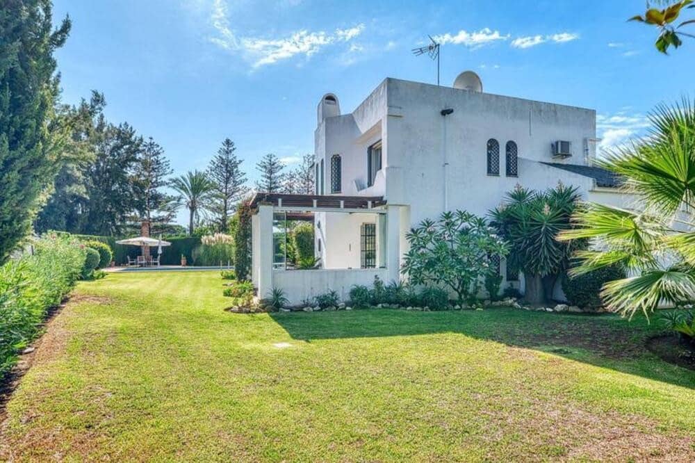 4 soveværelse Villa til salg i Marbella med swimmingpool garage - € 1.950.000 (Ref: 9824590)