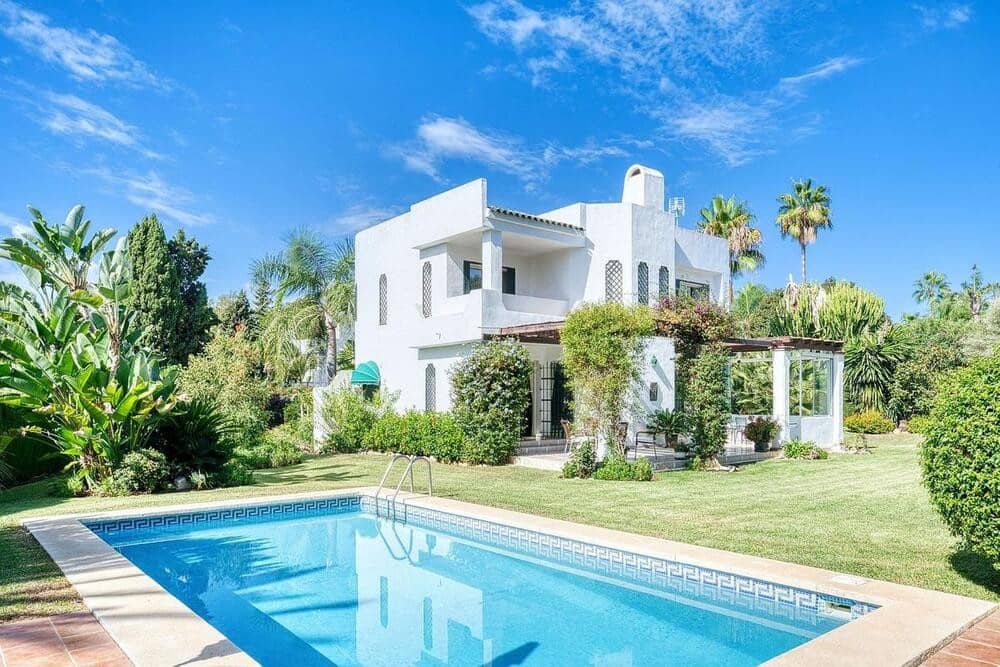 4 soveværelse Villa til salg i Marbella med swimmingpool garage - € 1.950.000 (Ref: 9824590)