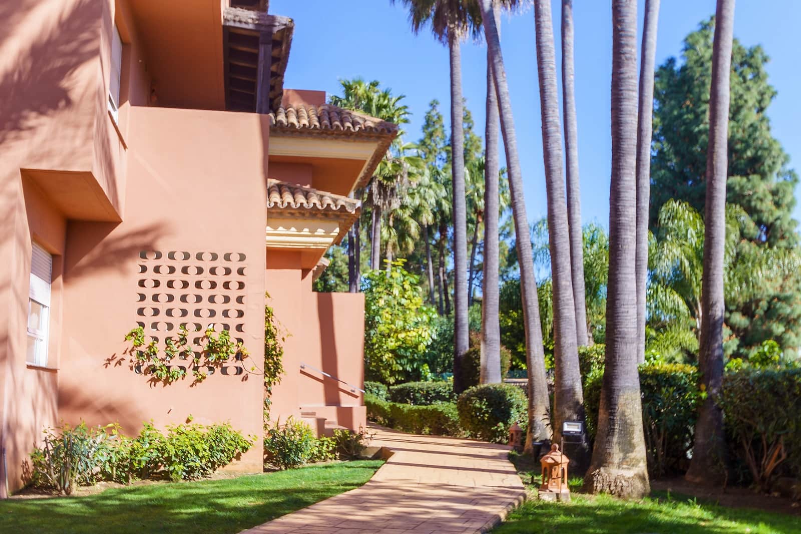 2 bedroom Apartment for rent in Marbella with pool garage - € 4,500 (Ref: 9826146)