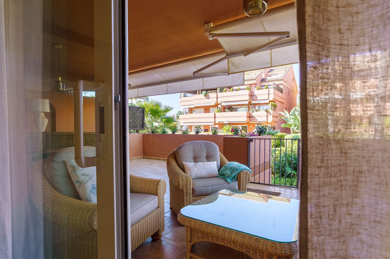 2 bedroom Apartment for rent in Marbella with pool garage - € 4,500 (Ref: 9826146)