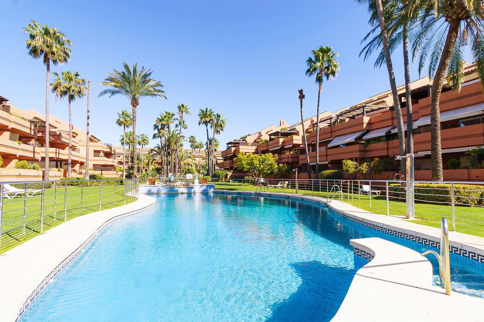 2 bedroom Apartment for rent in Marbella with pool garage - € 4,500 (Ref: 9826146)