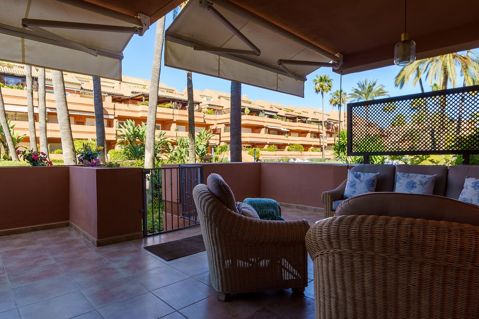 2 bedroom Apartment for rent in Marbella with pool garage - € 4,500 (Ref: 9826146)