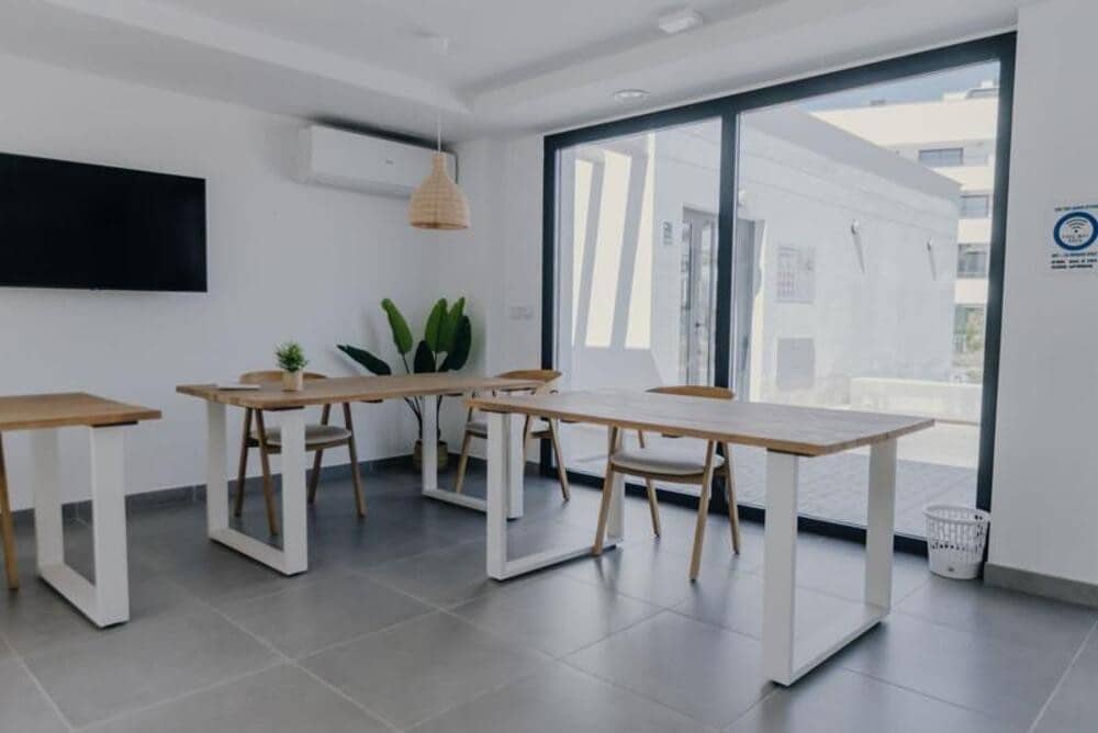 3 sovrum Lägenhet att hyra i New Golden Mile med pool garage - 2 400 € (Ref: 9828203)
