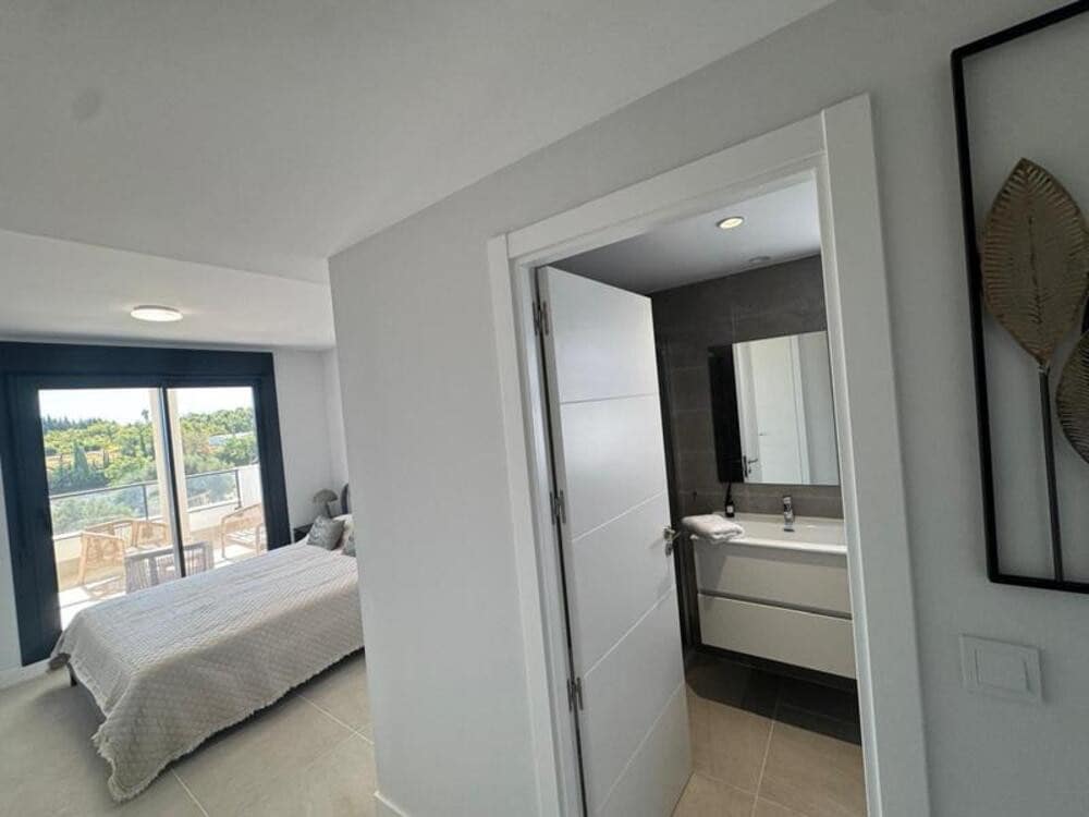 3 sovrum Lägenhet att hyra i New Golden Mile med pool garage - 2 400 € (Ref: 9828203)