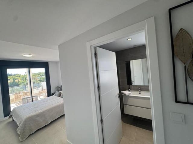 3 sovrum Lägenhet att hyra i La Concha - Resina Golf, Estepona med pool garage - 2 400 € (Ref: 9828203)