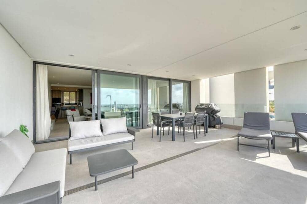 3 bedroom Apartment for rent in Estepona with pool garage - € 2,950 (Ref: 9828205)