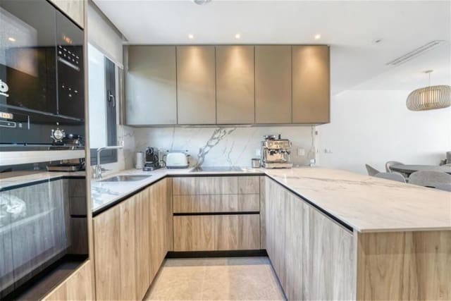 3 bedroom Apartment for rent in Guadalobón, Estepona with pool garage - € 2,950 (Ref: 9828205)