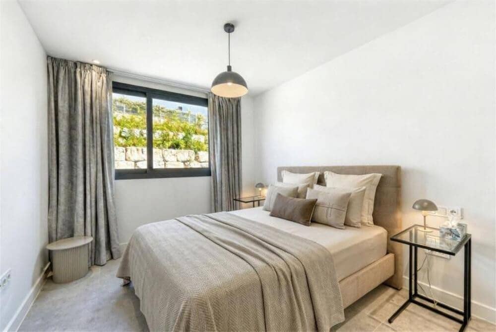 3 bedroom Apartment for rent in Estepona with pool garage - € 2,950 (Ref: 9828205)