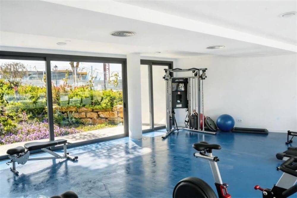 3 bedroom Apartment for rent in Estepona with pool garage - € 2,950 (Ref: 9828205)