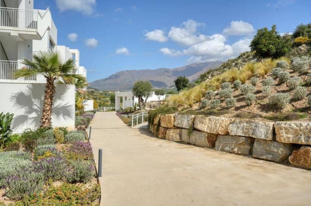 3 bedroom Apartment for rent in Estepona with pool garage - € 2,950 (Ref: 9828205)