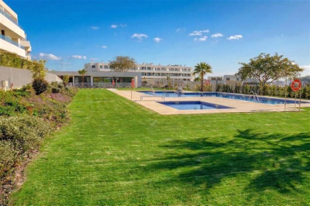 3 bedroom Apartment for rent in Estepona with pool garage - € 2,950 (Ref: 9828205)