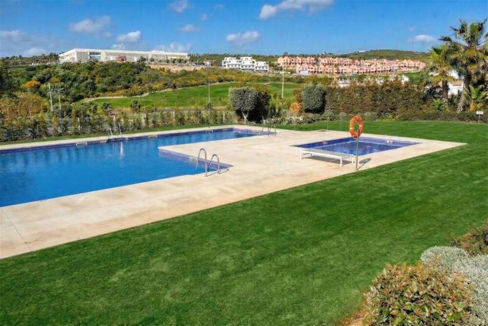 3 bedroom Apartment for rent in Estepona with pool garage - € 2,950 (Ref: 9828205)