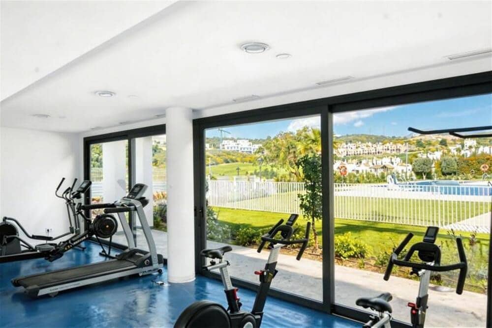 3 bedroom Apartment for rent in Estepona with pool garage - € 2,950 (Ref: 9828205)