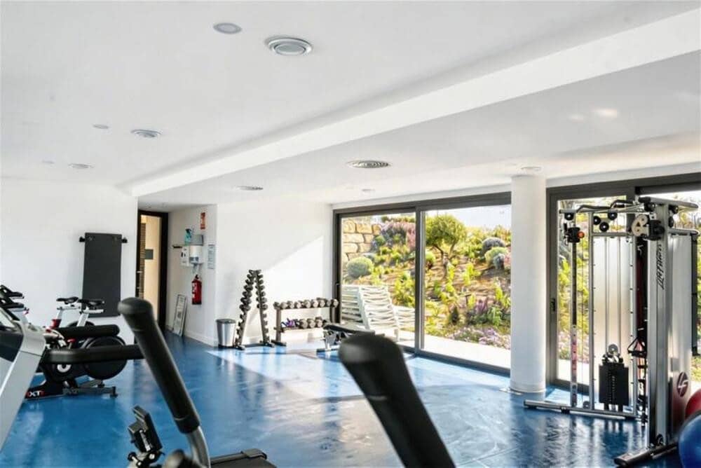 3 bedroom Apartment for rent in Estepona with pool garage - € 2,950 (Ref: 9828205)