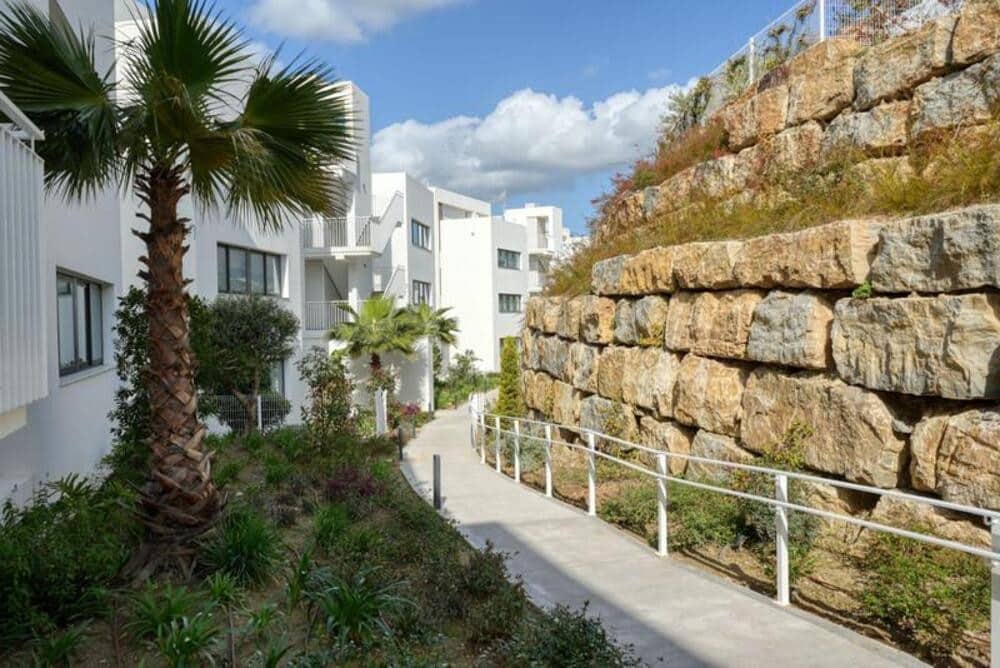 3 bedroom Apartment for rent in Estepona with pool garage - € 2,950 (Ref: 9828205)