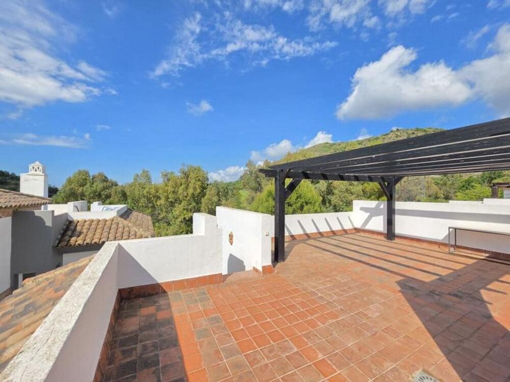 3 bedroom Penthouse for sale in Los Arqueros with pool garage - € 535,000 (Ref: 9828206)