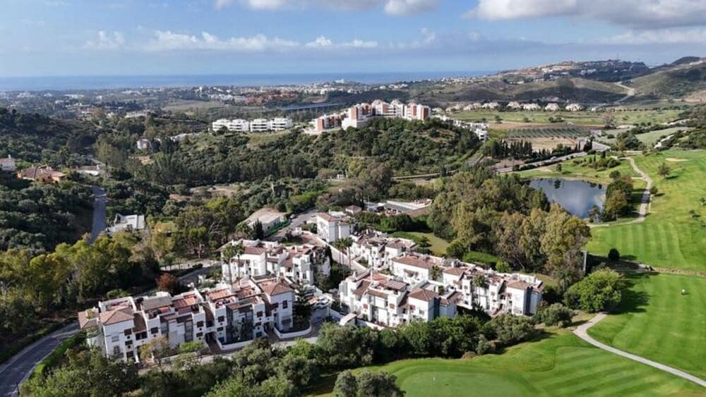3 bedroom Penthouse for sale in Los Arqueros with pool garage - € 535,000 (Ref: 9828206)