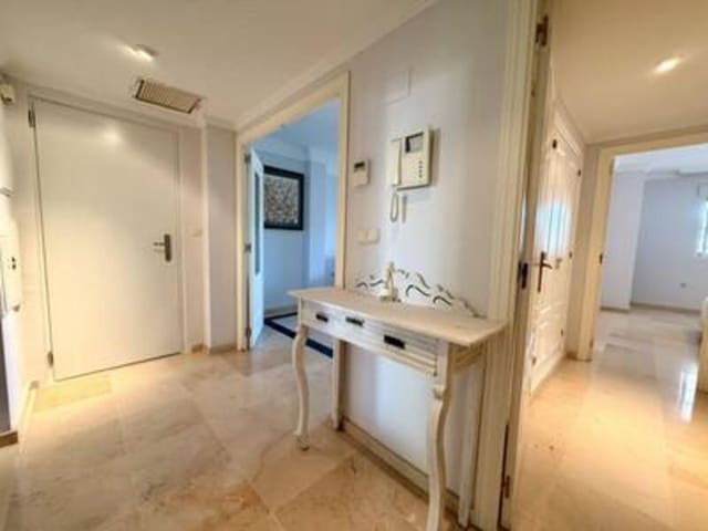 2 chambre Appartement à vendre à Río Real, Marbella avec piscine garage - 425 000 € (Ref: 9830543)