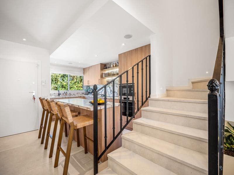 4 quarto Casa em Banda para venda em Marbella com piscina garagem - 895 000 € (Ref: 9830545)