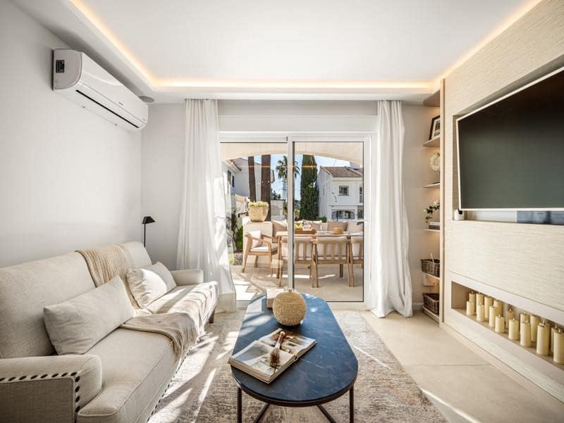 4 quarto Casa em Banda para venda em Marbella com piscina garagem - 895 000 € (Ref: 9830545)