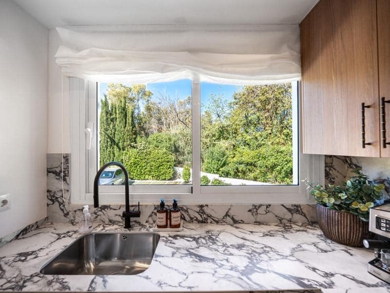 4 quarto Casa em Banda para venda em Marbella com piscina garagem - 895 000 € (Ref: 9830545)