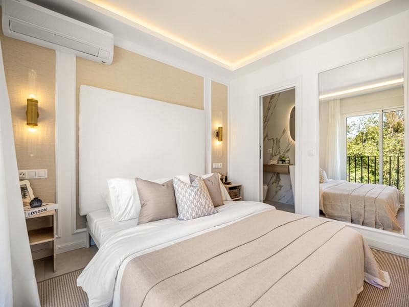 4 quarto Casa em Banda para venda em Marbella com piscina garagem - 895 000 € (Ref: 9830545)