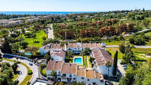 4 chambre Maison de Ville à vendre à Aloha Golf, Marbella avec piscine garage - 895 000 € (Ref: 9830545)
