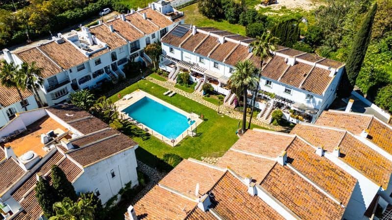 4 quarto Casa em Banda para venda em Marbella com piscina garagem - 895 000 € (Ref: 9830545)