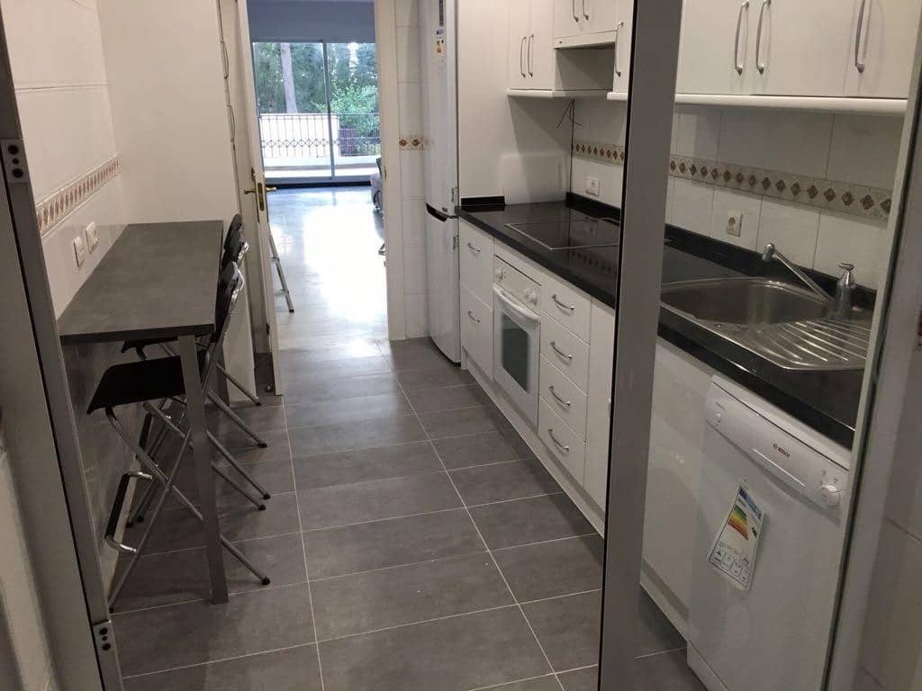 2 bedroom Apartment for holiday rental in Marbella with garage - € 1,800 (Ref: 9830546)