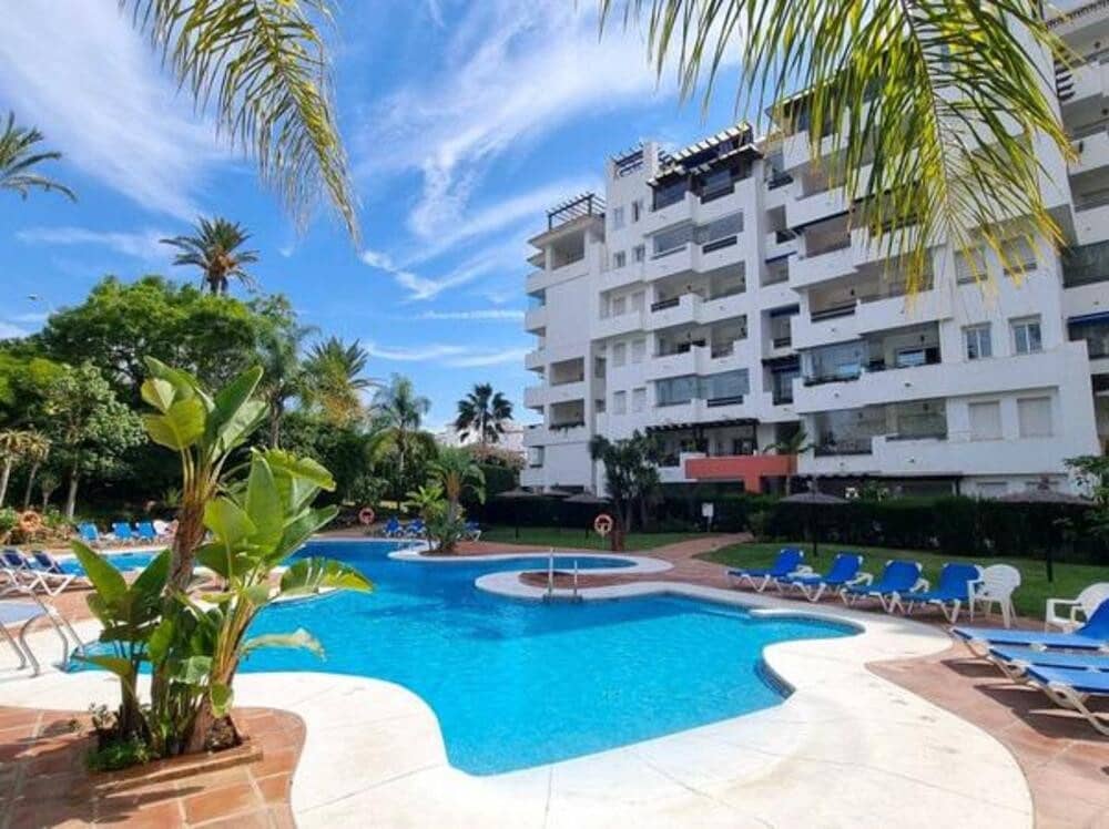 2 bedroom Apartment for holiday rental in Marbella with garage - € 1,800 (Ref: 9830546)