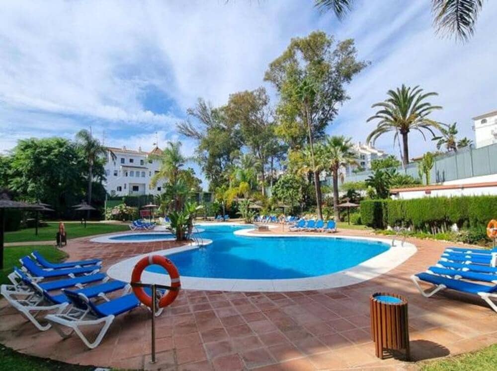2 bedroom Apartment for holiday rental in Marbella with garage - € 1,800 (Ref: 9830546)