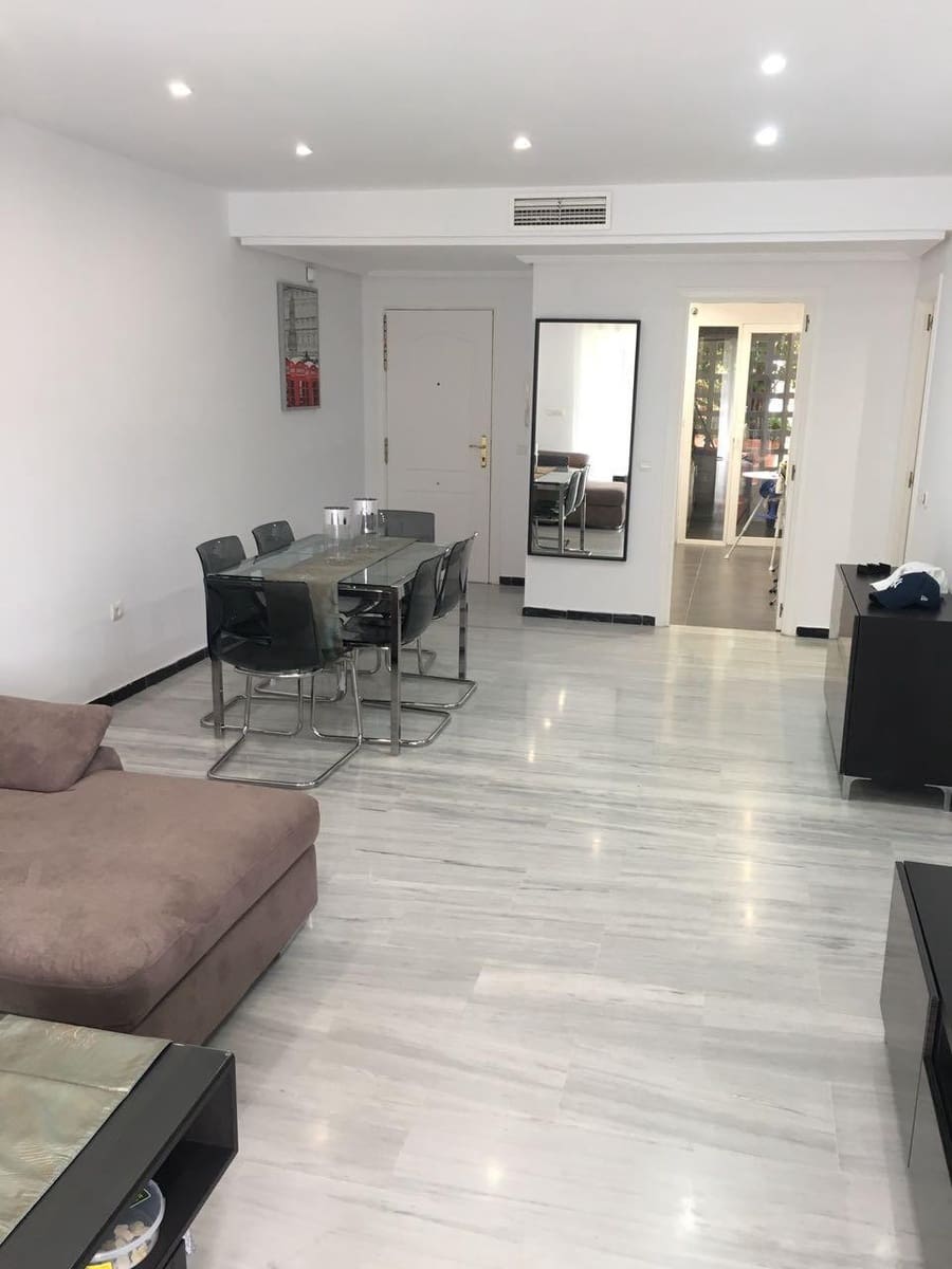 2 bedroom Apartment for holiday rental in Marbella with garage - € 1,800 (Ref: 9830546)
