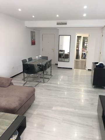 Appartement de 2 chambres de location de vacances à Puerto Banus, Marbella avec garage - 1 800 € (Ref: 9830546)