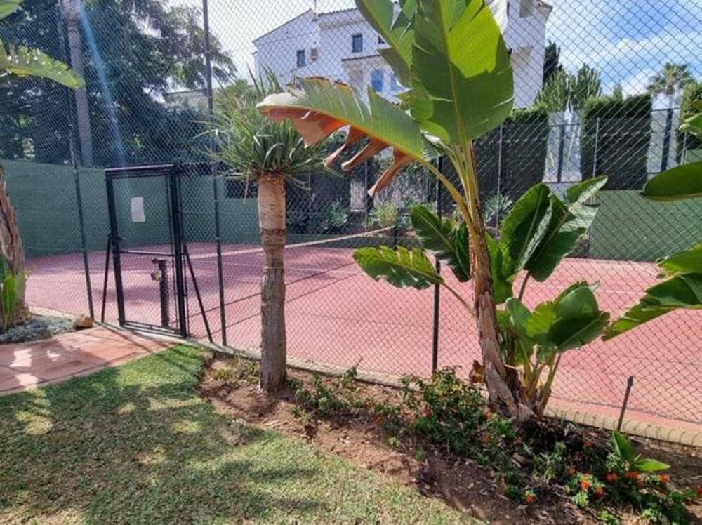2 bedroom Apartment for holiday rental in Marbella with garage - € 1,800 (Ref: 9830546)