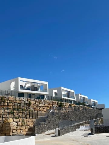 3 bedroom Semi-detached Villa for holiday rental in Riviera del Sol, Mijas with pool garage - € 2,000 (Ref: 9830547)