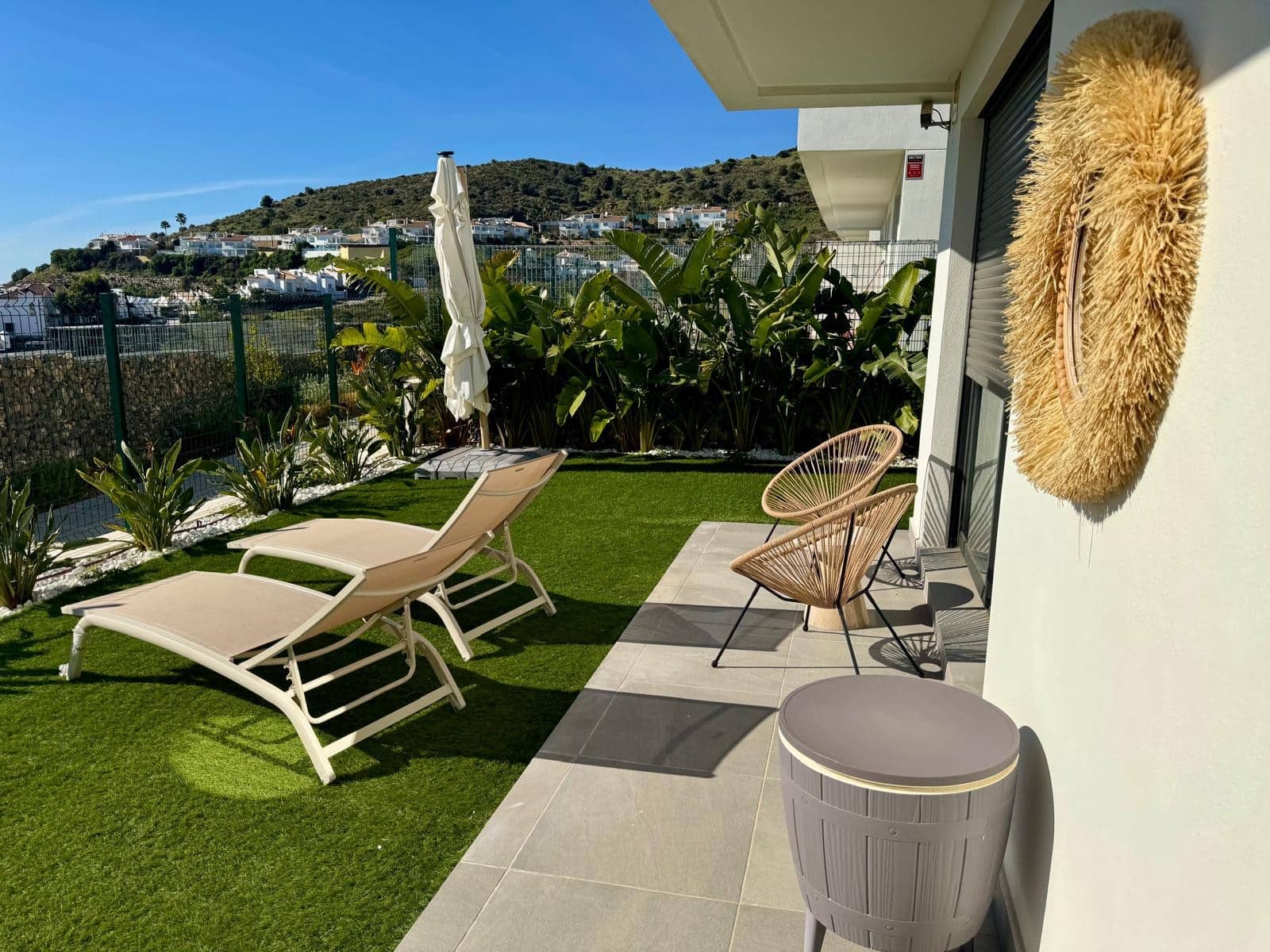 3 bedroom Semi-detached Villa for holiday rental in Riviera del Sol with pool garage - € 2,000 (Ref: 9830547)