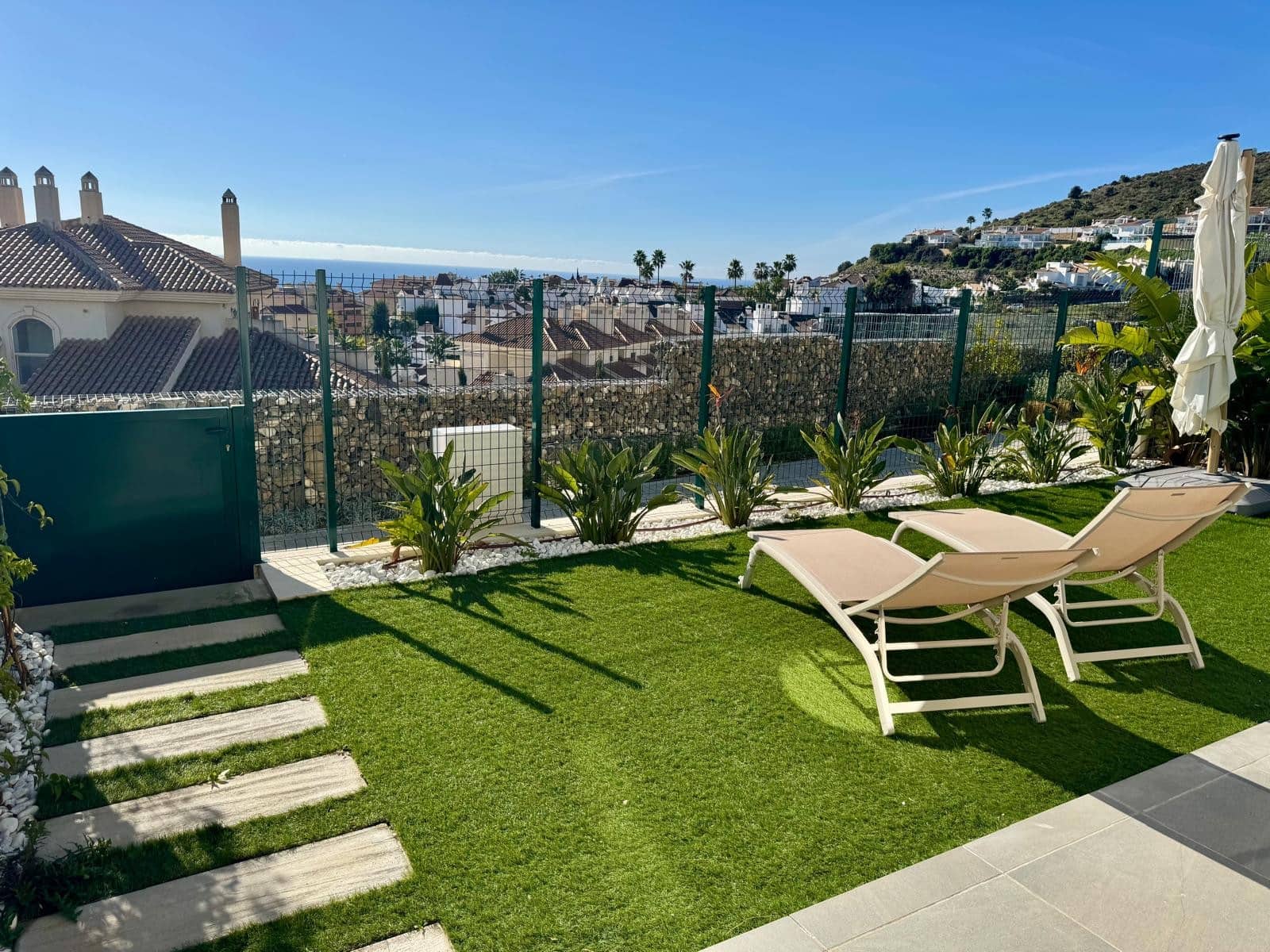 3 bedroom Semi-detached Villa for holiday rental in Riviera del Sol with pool garage - € 2,000 (Ref: 9830547)