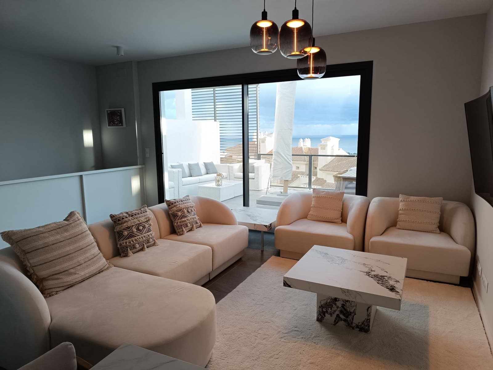 3 bedroom Semi-detached Villa for holiday rental in Riviera del Sol with pool garage - € 2,000 (Ref: 9830547)
