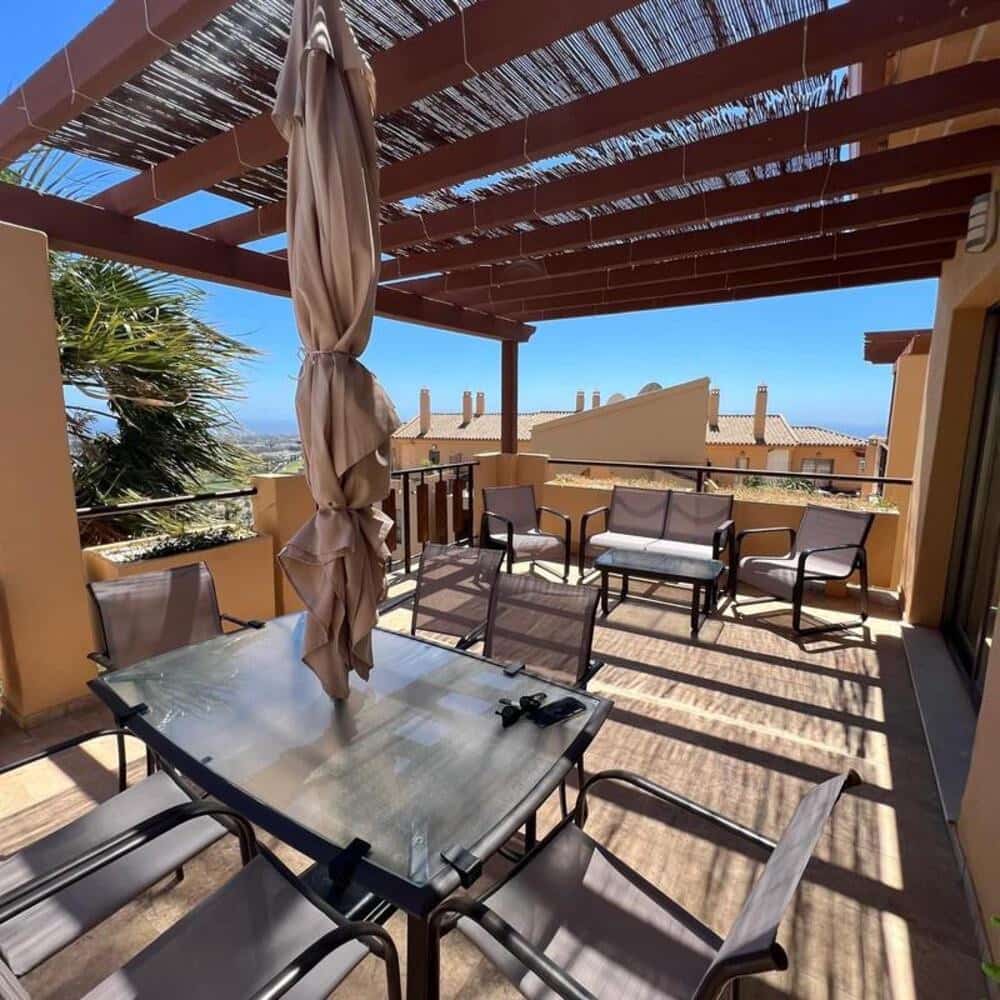2 bedroom Penthouse for rent in Benahavis with pool garage - € 2,500 (Ref: 9835079)