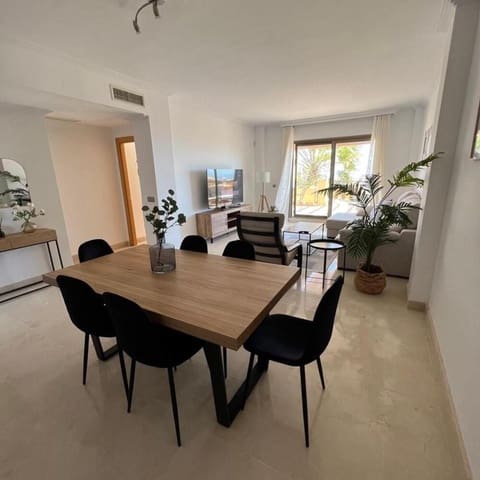 Penthouse de 2 chambres à louer à El Paraíso, Benahavís avec piscine garage - 2 500 € (Ref: 9835079)
