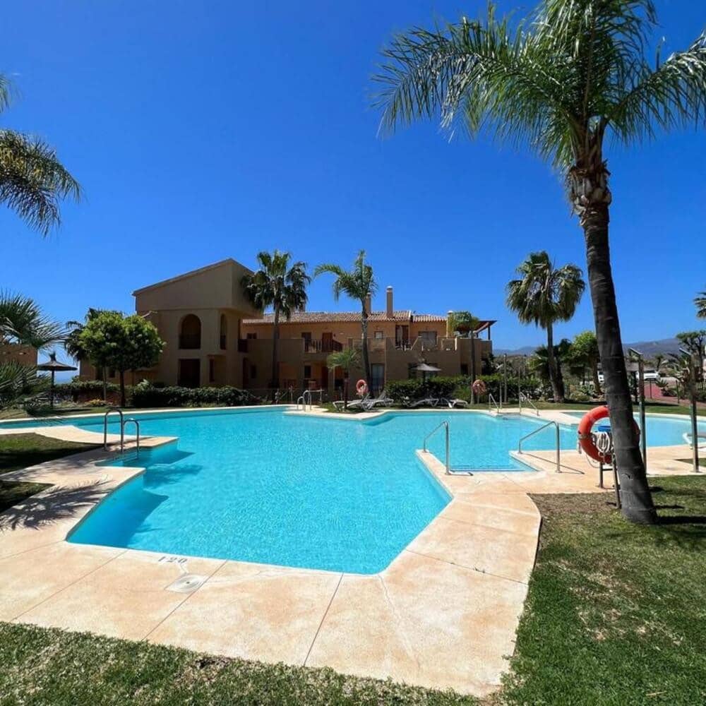 2 bedroom Penthouse for rent in Benahavis with pool garage - € 2,500 (Ref: 9835079)