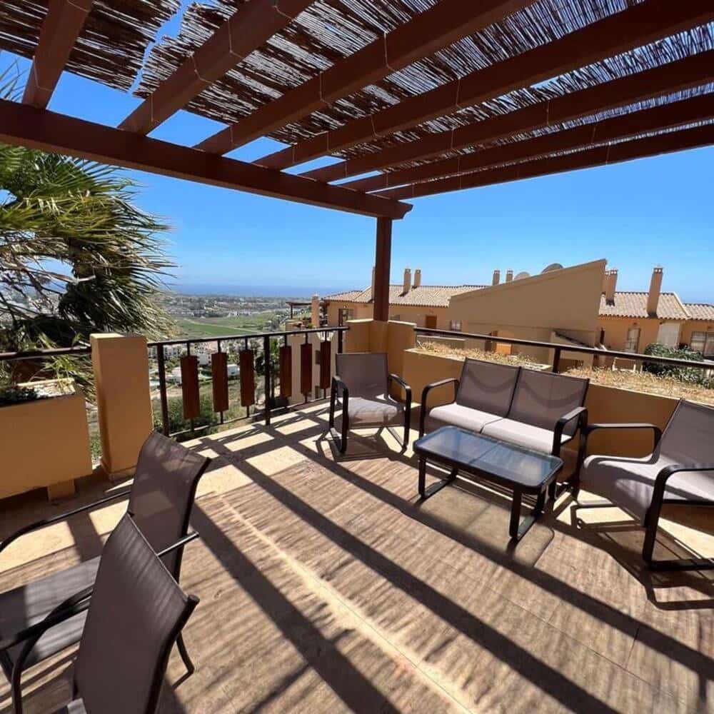 2 bedroom Penthouse for rent in Benahavis with pool garage - € 2,500 (Ref: 9835079)
