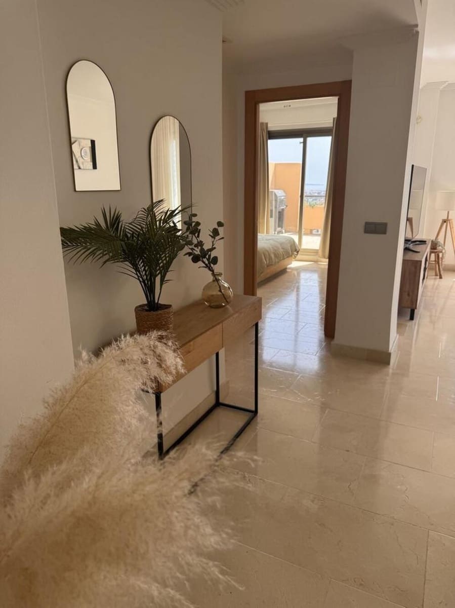 2 bedroom Penthouse for rent in Benahavis with pool garage - € 2,500 (Ref: 9835079)