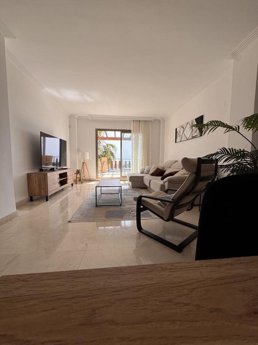 2 bedroom Penthouse for rent in Benahavis with pool garage - € 2,500 (Ref: 9835079)