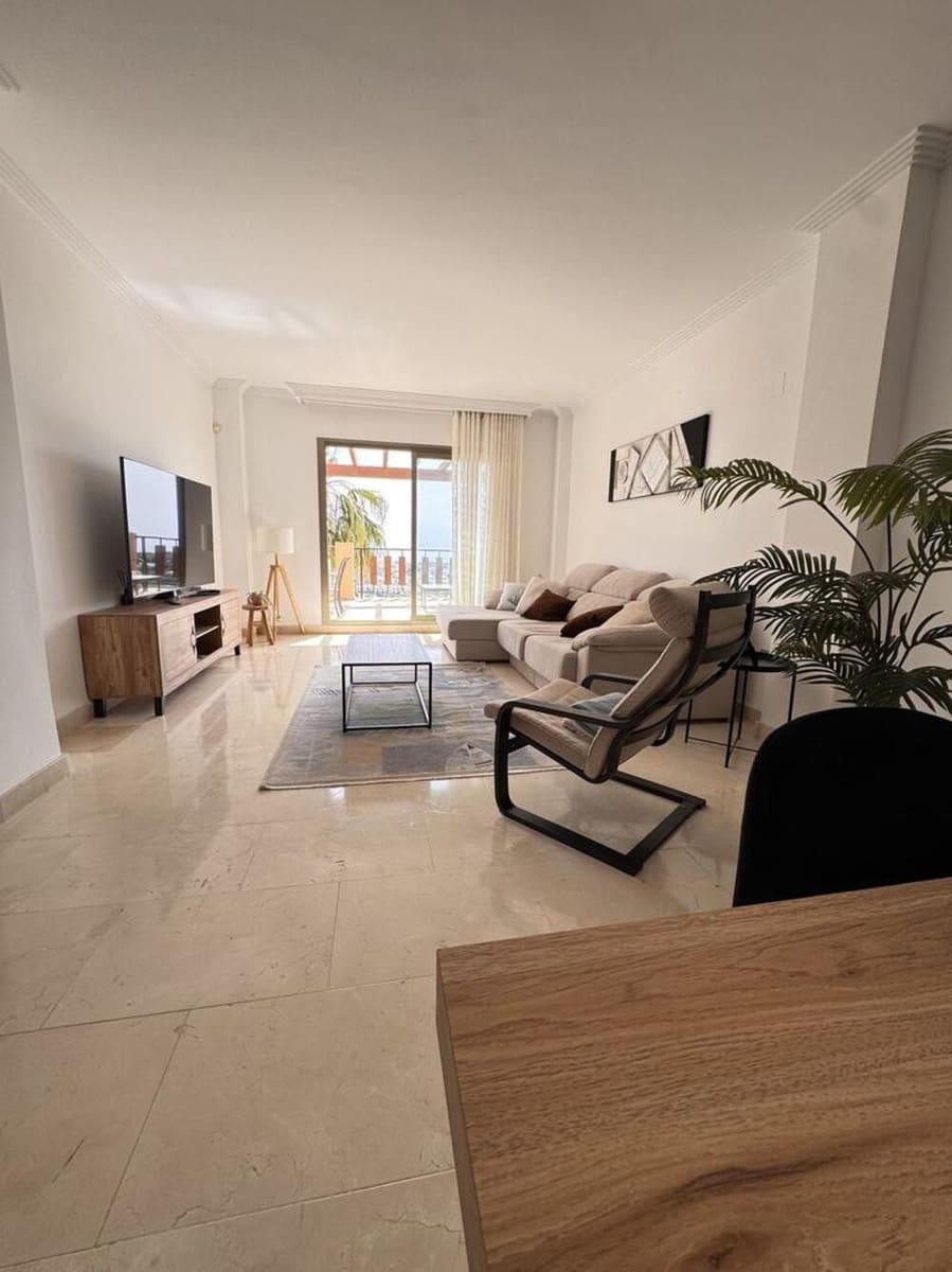 2 bedroom Penthouse for rent in Benahavis with pool garage - € 2,500 (Ref: 9835079)