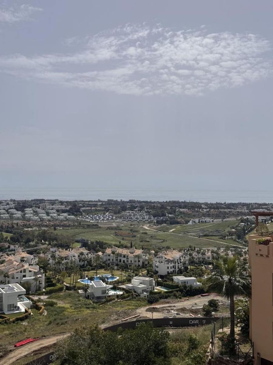 2 bedroom Penthouse for rent in Benahavis with pool garage - € 2,500 (Ref: 9835079)
