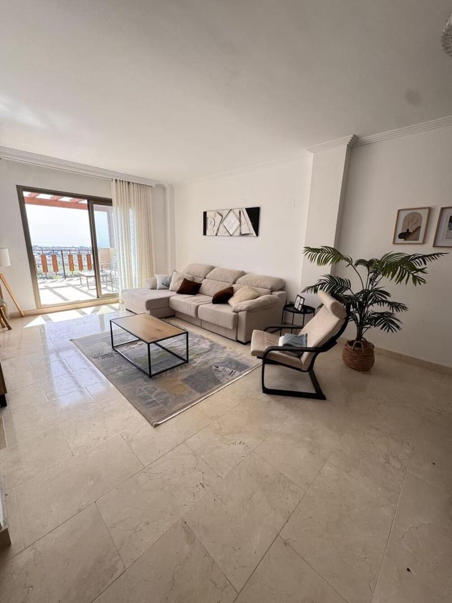 2 bedroom Penthouse for rent in Benahavis with pool garage - € 2,500 (Ref: 9835079)