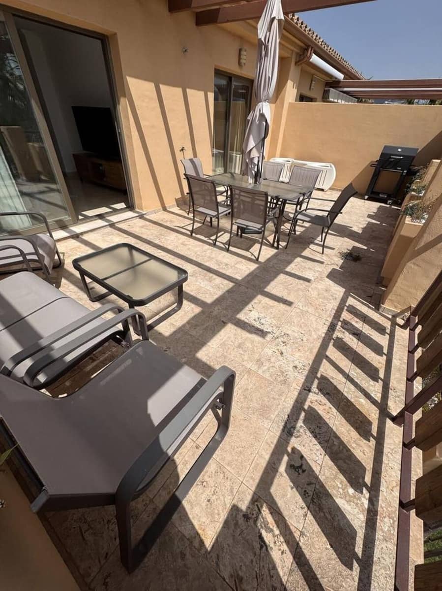 2 bedroom Penthouse for rent in Benahavis with pool garage - € 2,500 (Ref: 9835079)